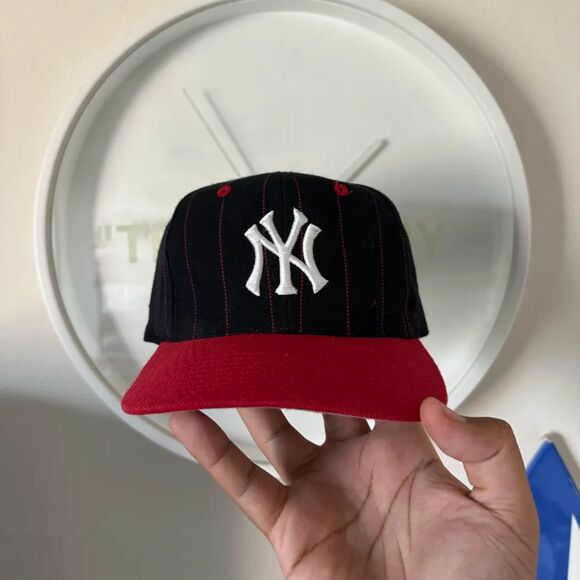 Vintage New York Yankees MLB NY Black Red Pinstripe Snapback Hat - Picture 1 of 7